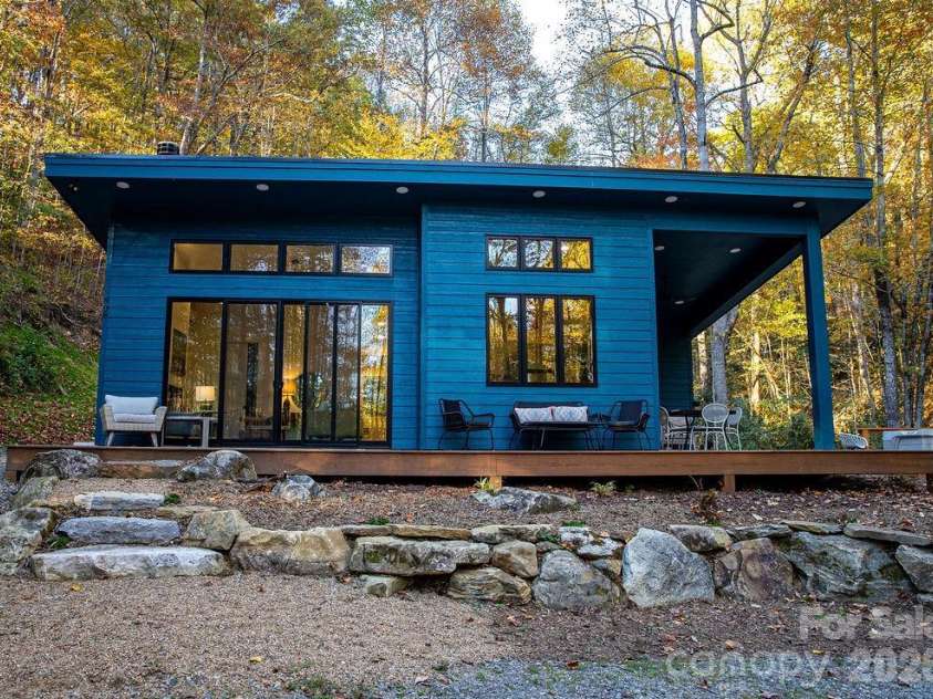 808 Mountain Cove Road, Hendersonville, NC 28792.  MLS# CAR4384328, YatesRealty ID 2781. 