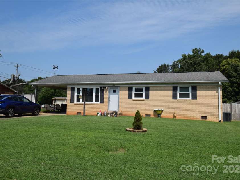 902 Carmel Drive, Gastonia, NC 28056.  MLS# CAR4171625, YatesRealty ID 2781. 