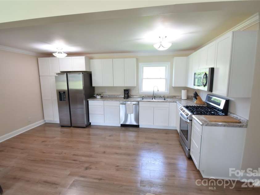 902 Carmel Drive, Gastonia, NC 28056.  MLS# CAR4171625, YatesRealty ID 2781. 