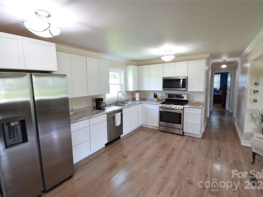 902 Carmel Drive, Gastonia, NC 28056.  MLS# CAR4171625, YatesRealty ID 2781. 