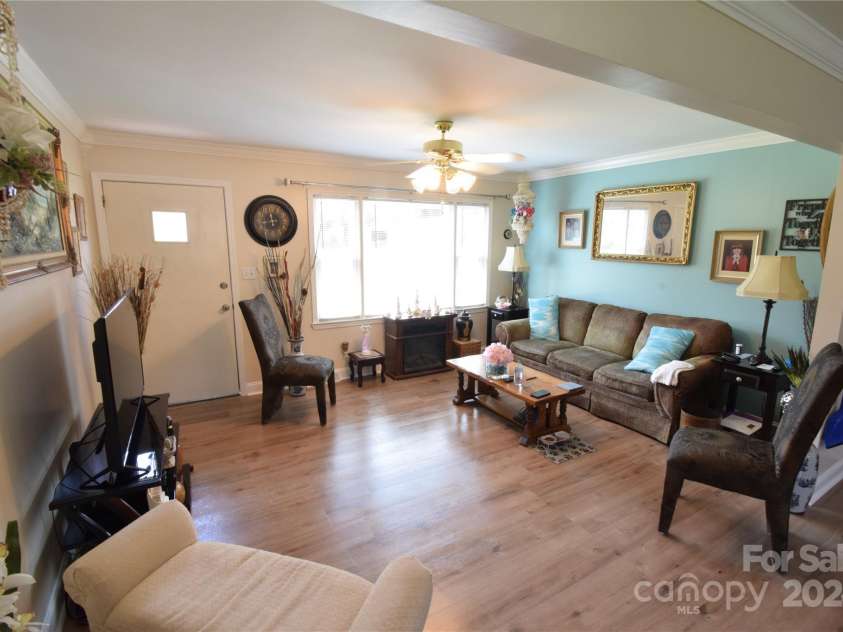 902 Carmel Drive, Gastonia, NC 28056.  MLS# CAR4171625, YatesRealty ID 2781. 