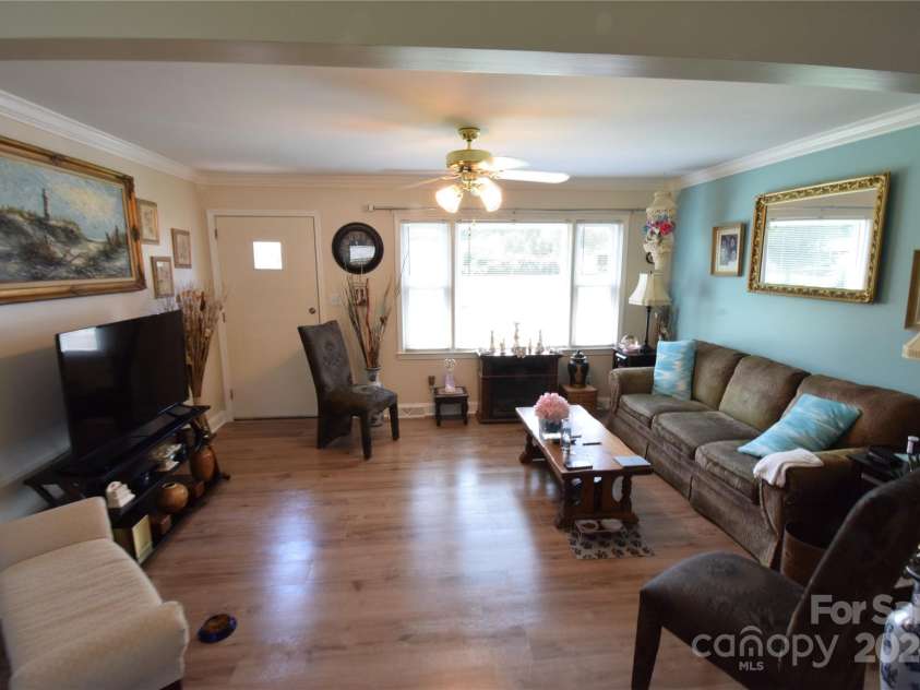 902 Carmel Drive, Gastonia, NC 28056.  MLS# CAR4171625, YatesRealty ID 2781. 