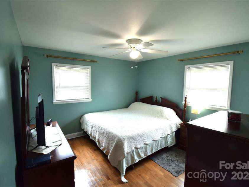 902 Carmel Drive, Gastonia, NC 28056.  MLS# CAR4171625, YatesRealty ID 2781. 