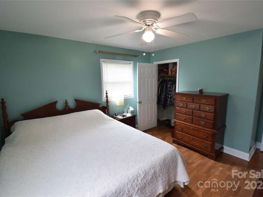902 Carmel Drive, Gastonia, NC 28056.  MLS# CAR4171625, YatesRealty ID 2781. 