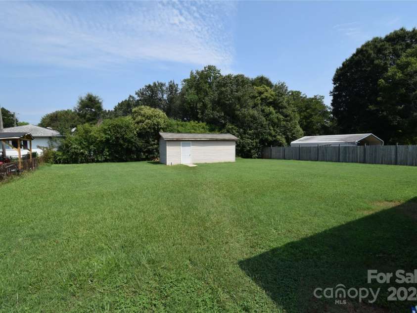 902 Carmel Drive, Gastonia, NC 28056.  MLS# CAR4171625, YatesRealty ID 2781. 