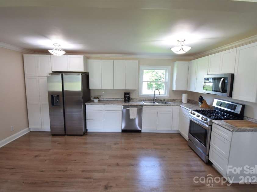 902 Carmel Drive, Gastonia, NC 28056.  MLS# CAR4171625, YatesRealty ID 2781. 