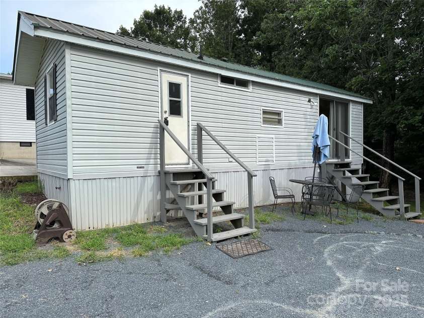 109 Hummingbird Circle, New London, NC 28127.  MLS# CAR4282054, YatesRealty ID 27810. 