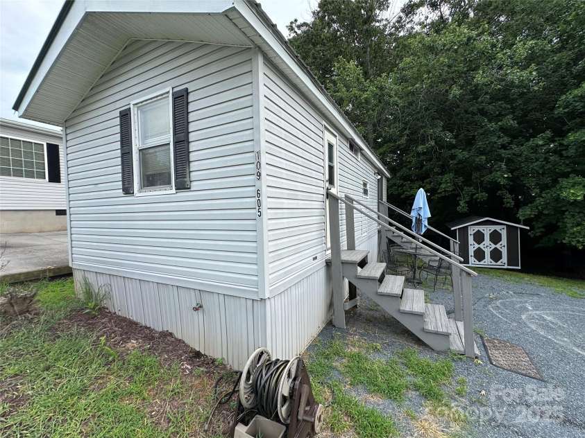 109 Hummingbird Circle, New London, NC 28127.  MLS# CAR4282054, YatesRealty ID 27810. 