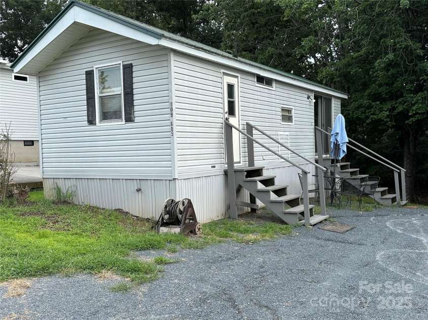 109 Hummingbird Circle, New London, NC 28127.  MLS# CAR4282054, YatesRealty ID 27810. 