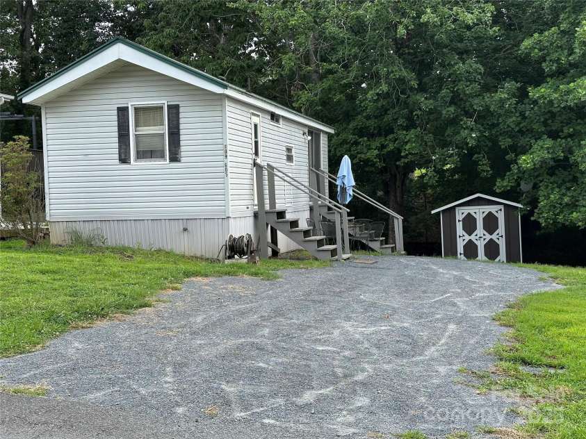 109 Hummingbird Circle, New London, NC 28127.  MLS# CAR4282054, YatesRealty ID 27810. 