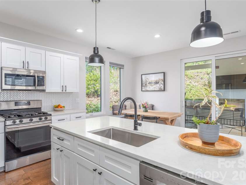 206 Torch Light Way, Asheville, NC 28806.  MLS# CAR4373373, YatesRealty ID 27810. 