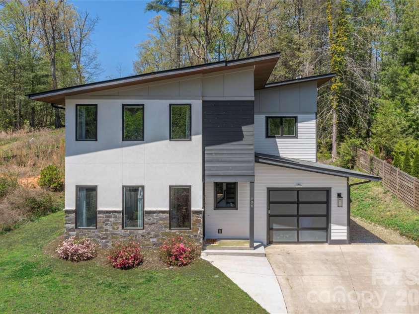 206 Torch Light Way, Asheville, NC 28806.  MLS# CAR4373373, YatesRealty ID 27810. 