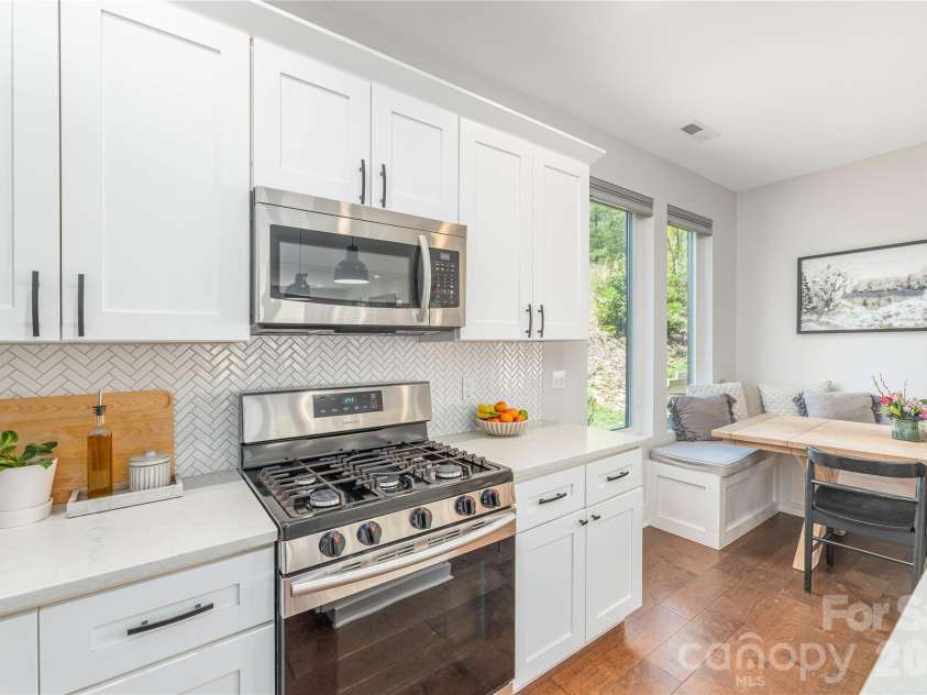 206 Torch Light Way, Asheville, NC 28806.  MLS# CAR4373373, YatesRealty ID 27810. 