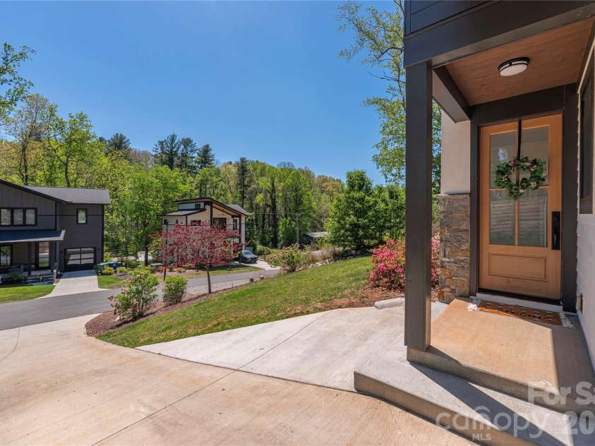 206 Torch Light Way, Asheville, NC 28806.  MLS# CAR4373373, YatesRealty ID 27810. 