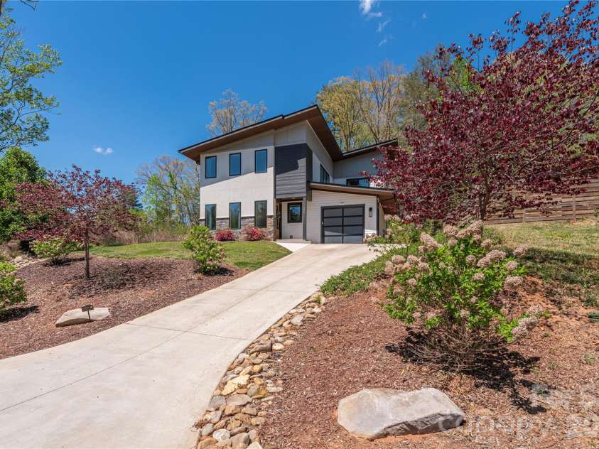 206 Torch Light Way, Asheville, NC 28806.  MLS# CAR4373373, YatesRealty ID 27810. 