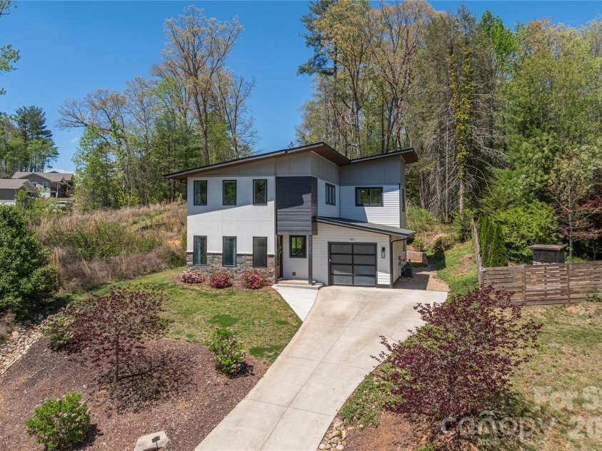 206 Torch Light Way, Asheville, NC 28806.  MLS# CAR4373373, YatesRealty ID 27810. 