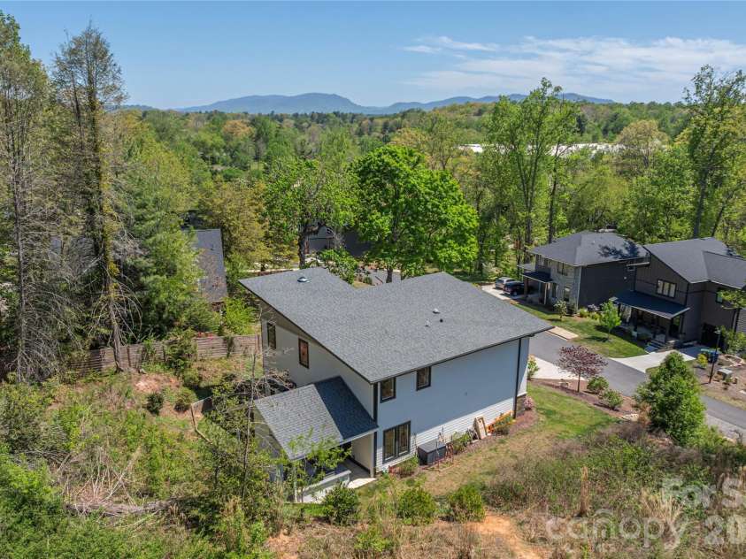 206 Torch Light Way, Asheville, NC 28806.  MLS# CAR4373373, YatesRealty ID 27810. 