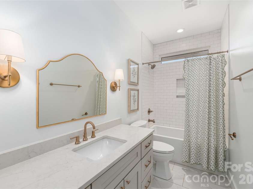206 Torch Light Way, Asheville, NC 28806.  MLS# CAR4373373, YatesRealty ID 27810. Shared Full Bath on Second Floor