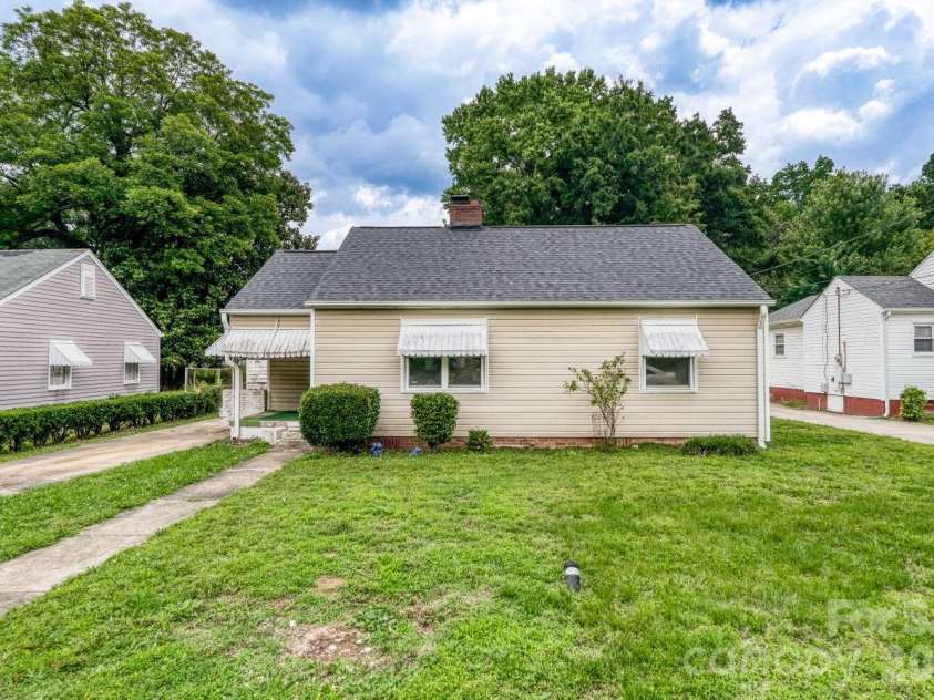 2316 Edison Street, Charlotte, NC 28206.  MLS# CAR4383598, YatesRealty ID 27811. 