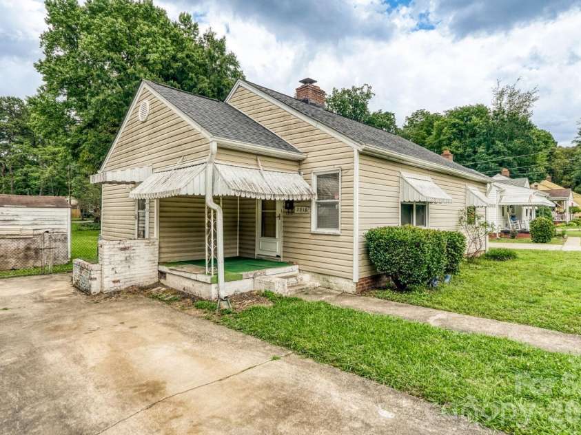 2316 Edison Street, Charlotte, NC 28206.  MLS# CAR4383598, YatesRealty ID 27811. 