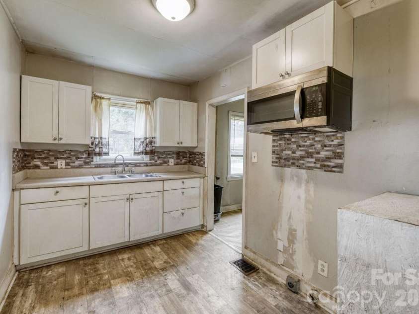 2316 Edison Street, Charlotte, NC 28206.  MLS# CAR4383598, YatesRealty ID 27811. 