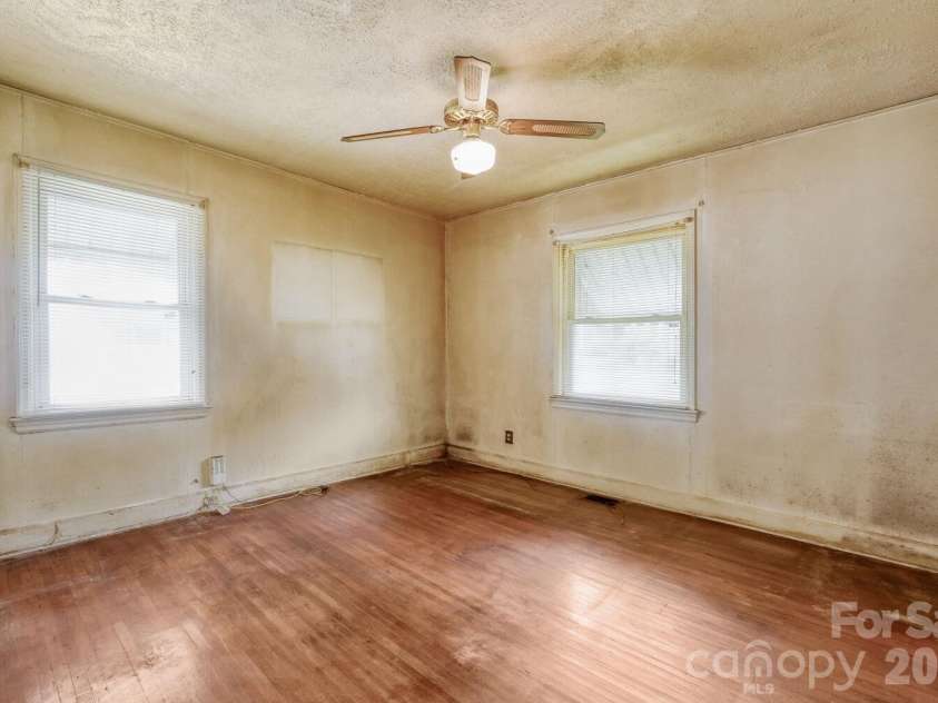 2316 Edison Street, Charlotte, NC 28206.  MLS# CAR4383598, YatesRealty ID 27811. 