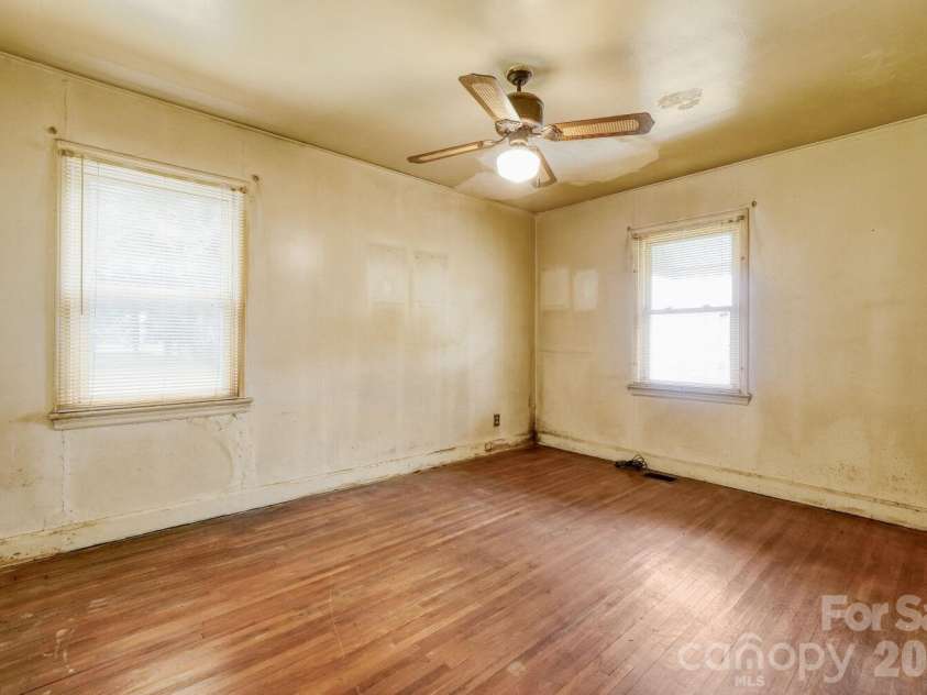 2316 Edison Street, Charlotte, NC 28206.  MLS# CAR4383598, YatesRealty ID 27811. 