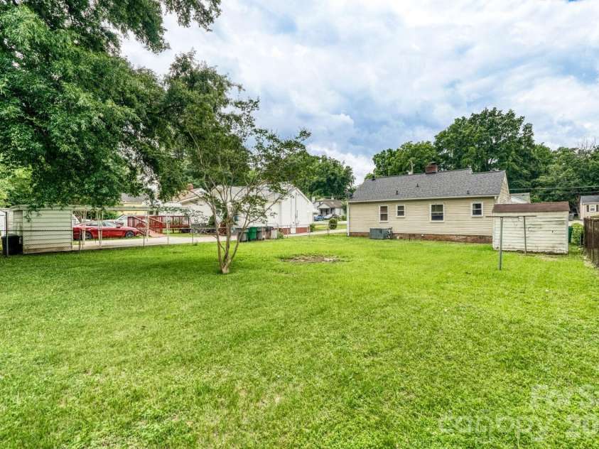 2316 Edison Street, Charlotte, NC 28206.  MLS# CAR4383598, YatesRealty ID 27811. 
