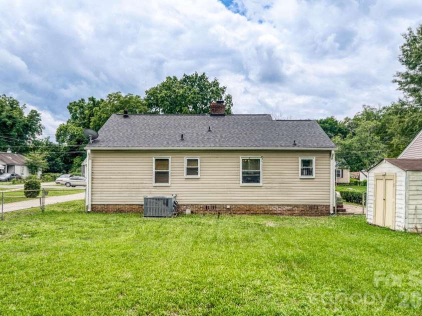 2316 Edison Street, Charlotte, NC 28206.  MLS# CAR4383598, YatesRealty ID 27811. 