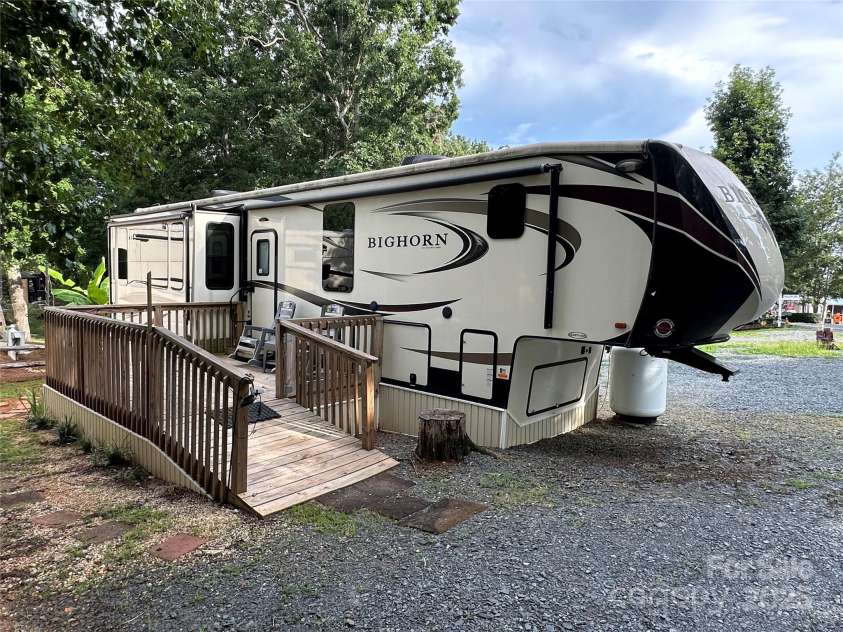 101 Marina Drive, New London, NC 28127.  MLS# CAR4282092, YatesRealty ID 27812. 