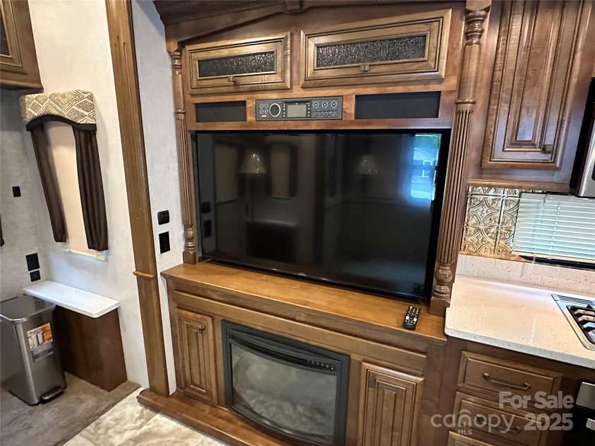 101 Marina Drive, New London, NC 28127.  MLS# CAR4282092, YatesRealty ID 27812. 