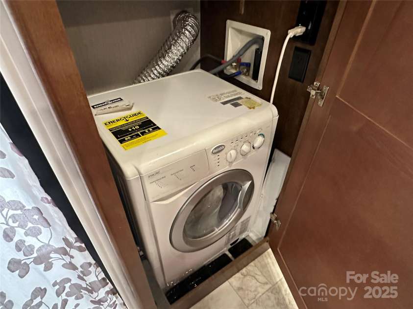 101 Marina Drive, New London, NC 28127.  MLS# CAR4282092, YatesRealty ID 27812. 