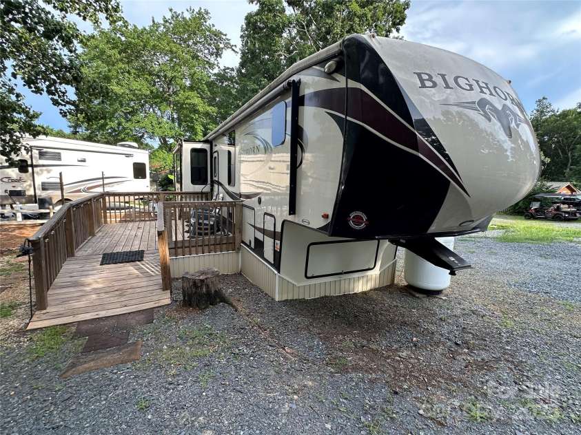 101 Marina Drive, New London, NC 28127.  MLS# CAR4282092, YatesRealty ID 27812. 