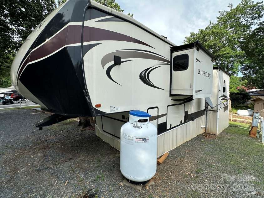 101 Marina Drive, New London, NC 28127.  MLS# CAR4282092, YatesRealty ID 27812. 