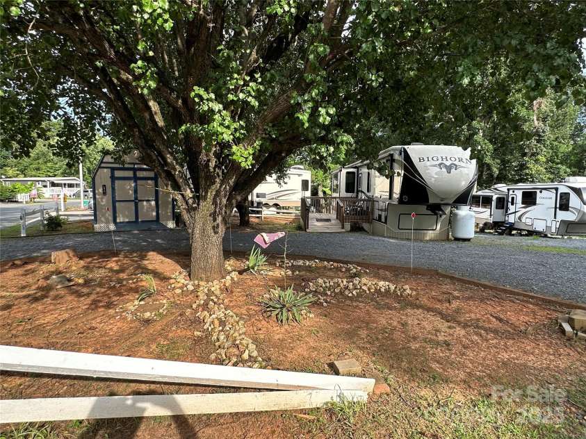 101 Marina Drive, New London, NC 28127.  MLS# CAR4282092, YatesRealty ID 27812. 