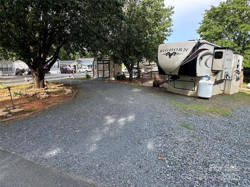 101 Marina Drive, New London, NC 28127.  MLS# CAR4282092, YatesRealty ID 27812. 