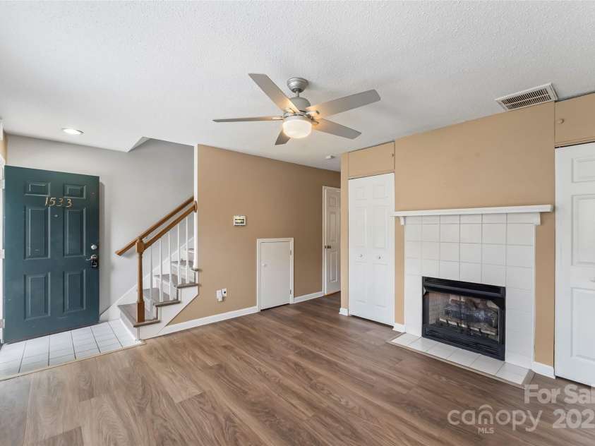 1533 20th Avenue, Hickory, NC 28601.  MLS# CAR4276814, YatesRealty ID 27813. 