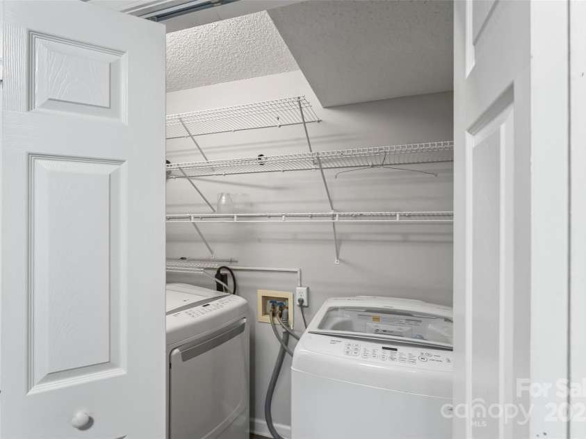 1533 20th Avenue, Hickory, NC 28601.  MLS# CAR4276814, YatesRealty ID 27813. 