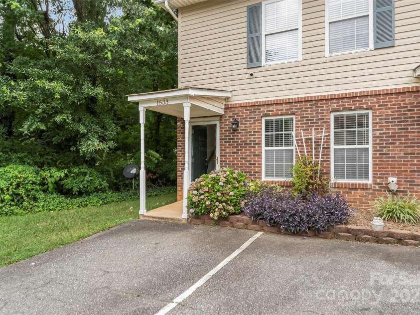 1533 20th Avenue, Hickory, NC 28601.  MLS# CAR4276814, YatesRealty ID 27813. 