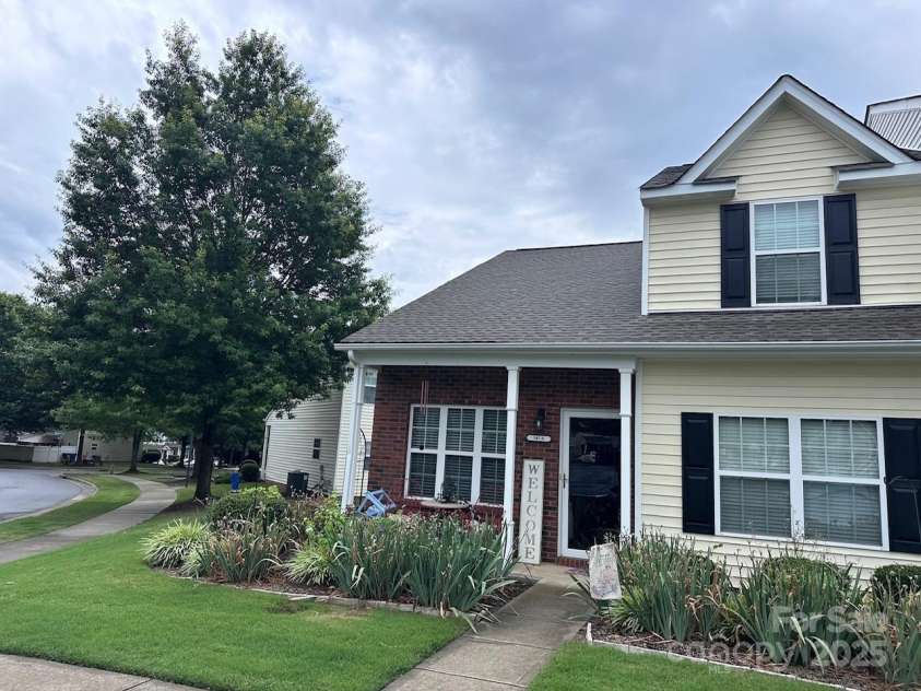 147 Limerick Road, Mooresville, NC 28115.  MLS# CAR4278927, YatesRealty ID 27814. END UNIT WITH COVERED PORCH