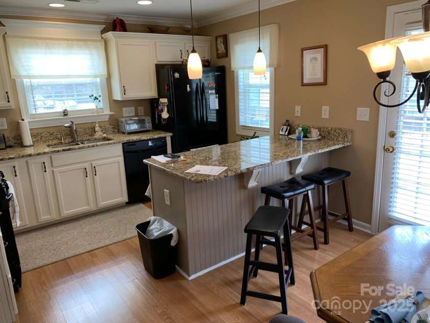147 Limerick Road, Mooresville, NC 28115.  MLS# CAR4278927, YatesRealty ID 27814. GREAT FLOW AND SOLID SURFACE COUNTER TOPS