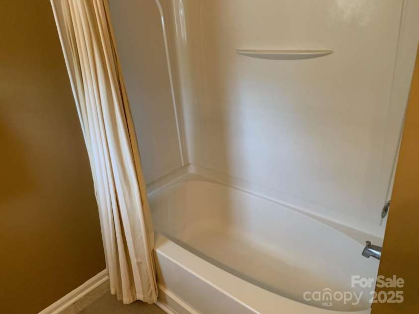 147 Limerick Road, Mooresville, NC 28115.  MLS# CAR4278927, YatesRealty ID 27814. TUB