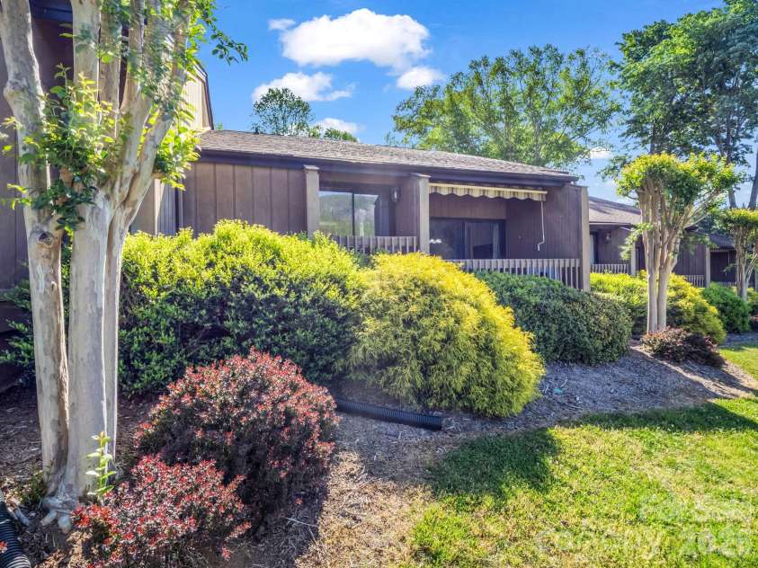 182 Lake Drive, Lake Lure, NC 28746.  MLS# CAR4372421, YatesRealty ID 27814. Villa 1403 Balcony