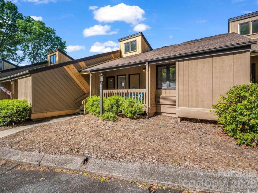 182 Lake Drive, Lake Lure, NC 28746.  MLS# CAR4372421, YatesRealty ID 27814. Villa 1403 Entrance