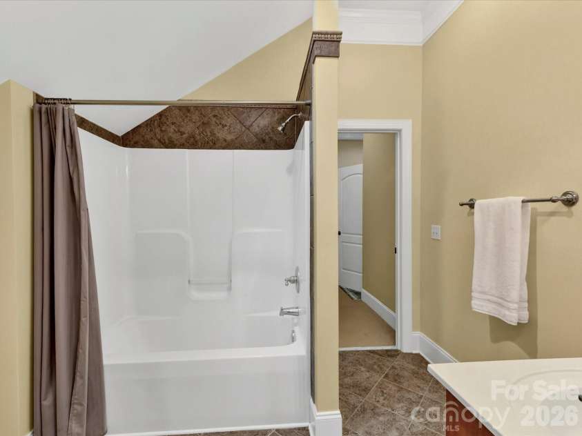 11615 Hidden Forest Lane, Davidson, NC 28036.  MLS# CAR4386264, YatesRealty ID 27816. Full bath features a stylish vanity, updated lighting, and convenient access to the spacious third-level bonus area.