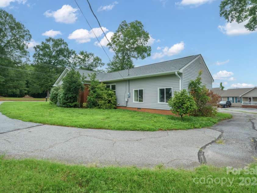 91 Hwy 16 Highway, Taylorsville, NC 28681.  MLS# CAR4180666, YatesRealty ID 27816. 