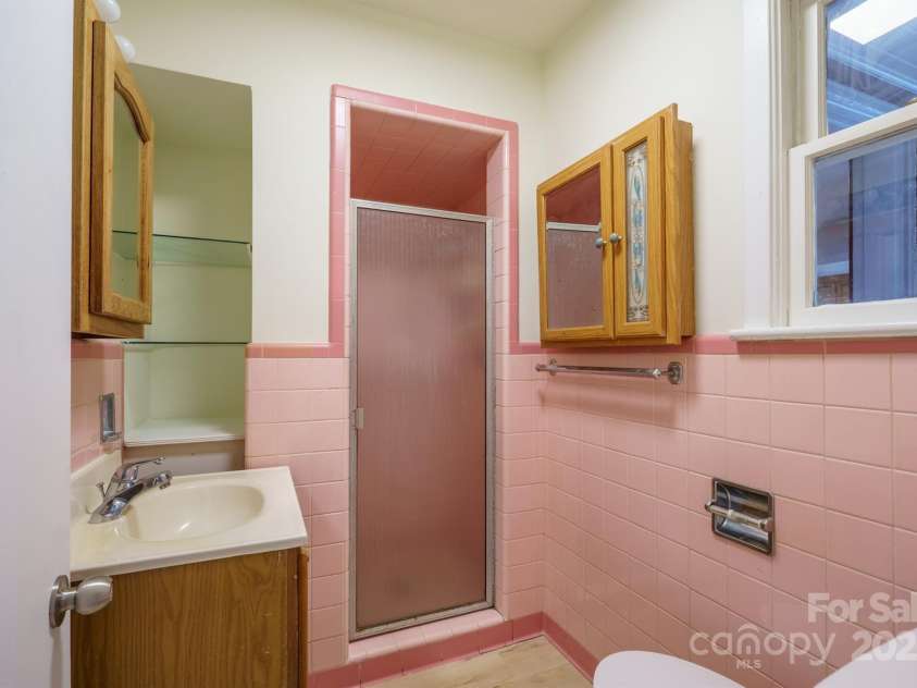 91 Hwy 16 Highway, Taylorsville, NC 28681.  MLS# CAR4180666, YatesRealty ID 27816. 