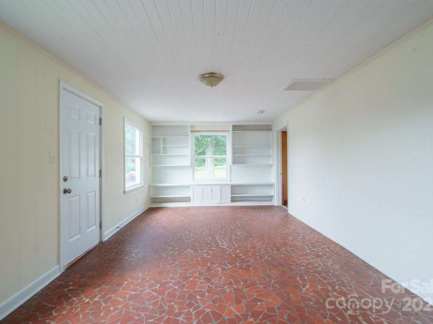 91 Hwy 16 Highway, Taylorsville, NC 28681.  MLS# CAR4180666, YatesRealty ID 27816. 