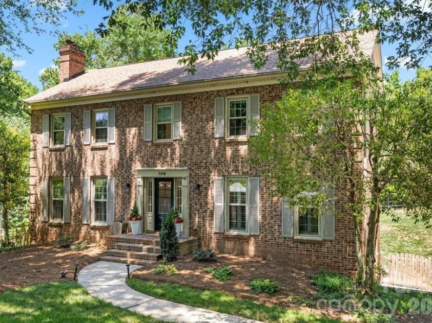 7814 Bradenton Drive, Charlotte, NC 28210.  MLS# CAR4384709, YatesRealty ID 27817. 