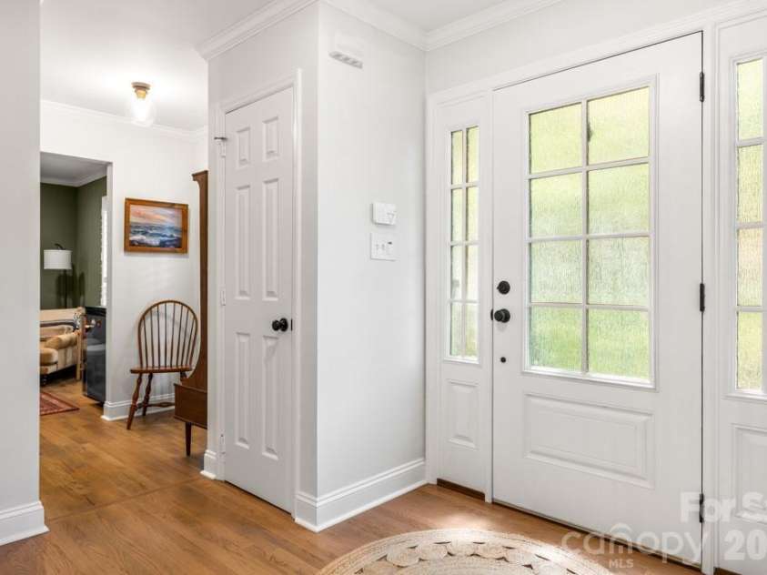 7814 Bradenton Drive, Charlotte, NC 28210.  MLS# CAR4384709, YatesRealty ID 27817. 